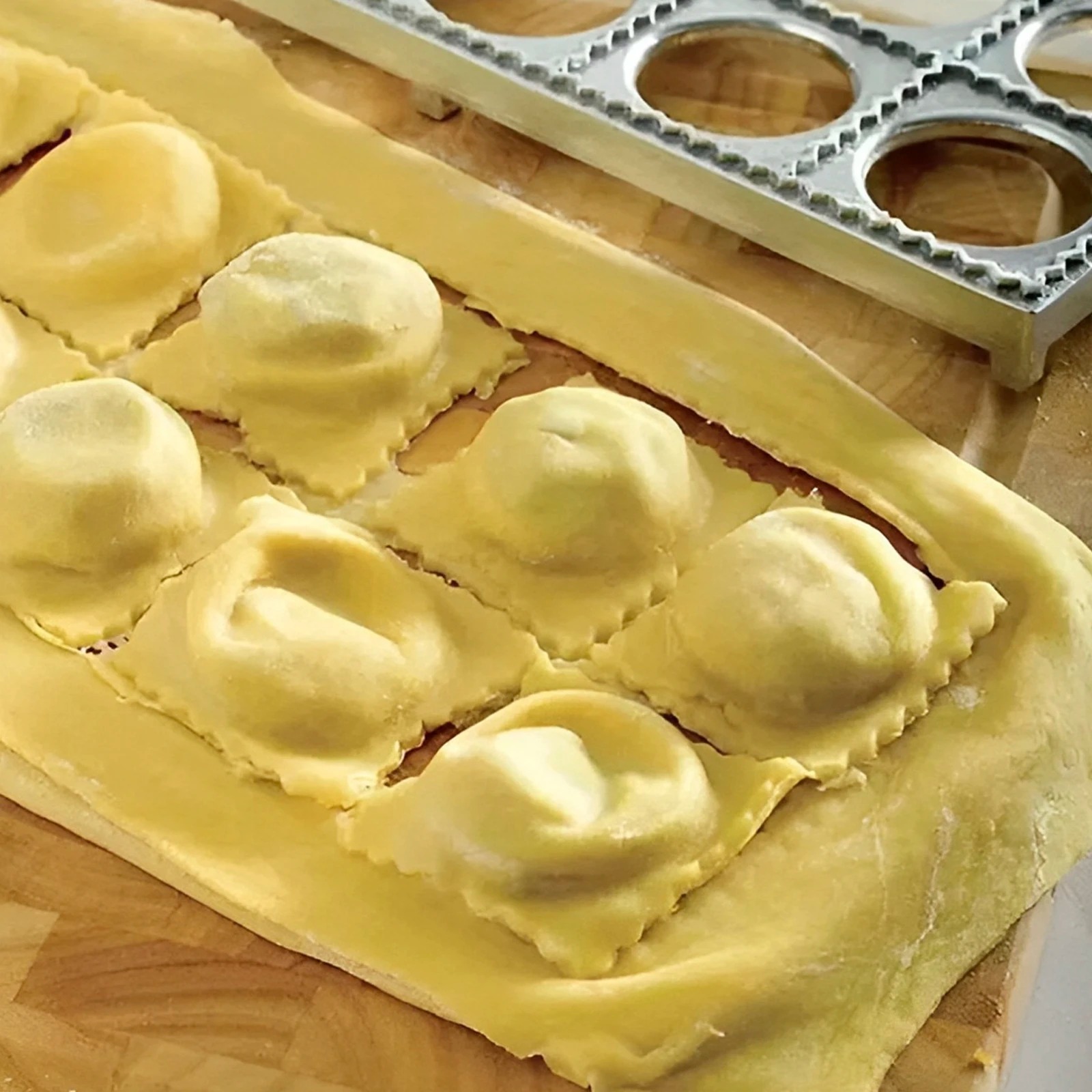 Dumpling Mold 12 Holes Ravioli - Kitchen Gadgets Pakistan ulasan dan harga